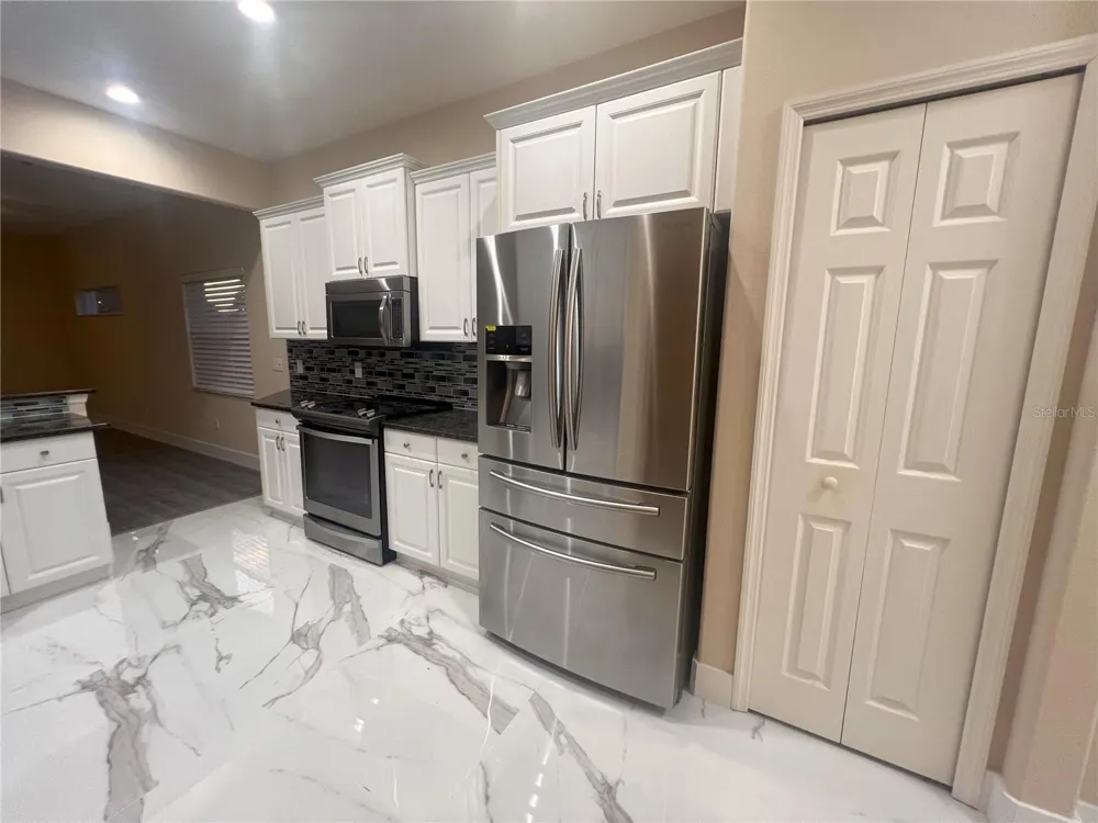1066 WHITEGATE COURT Sarasota, FL 34232