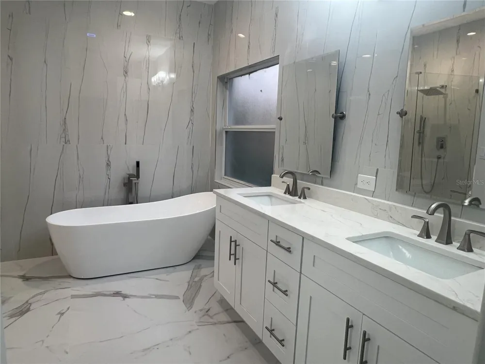 1066 WHITEGATE COURT Sarasota, FL 34232