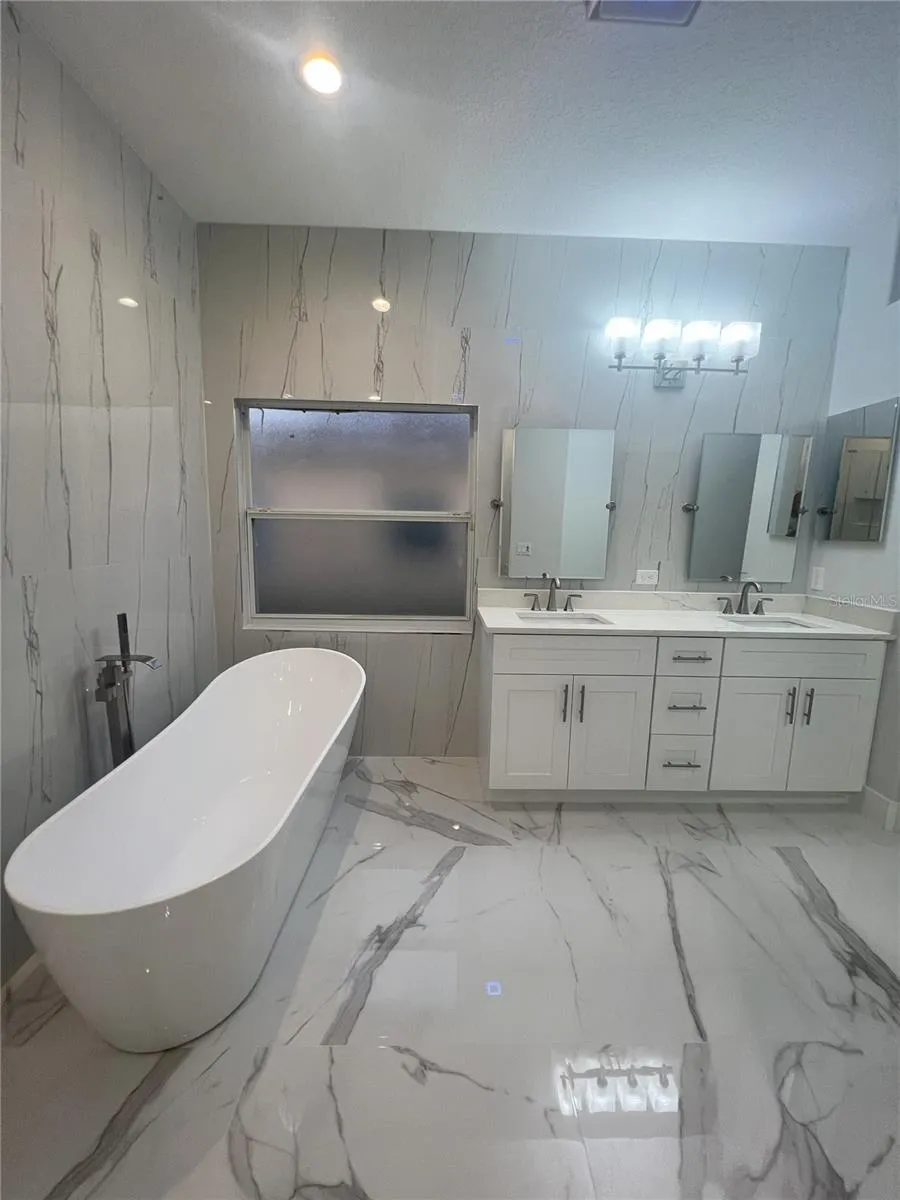 1066 WHITEGATE COURT Sarasota, FL 34232