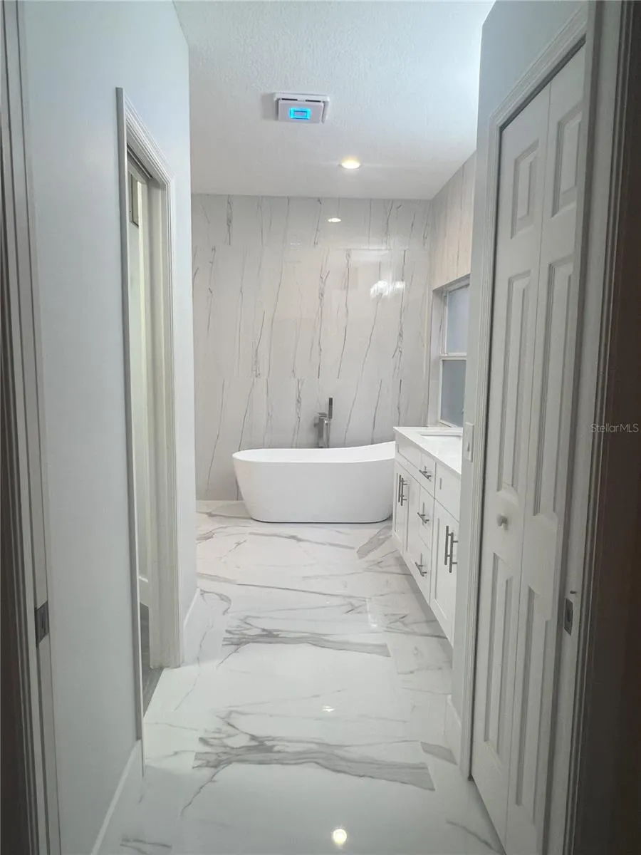 1066 WHITEGATE COURT Sarasota, FL 34232