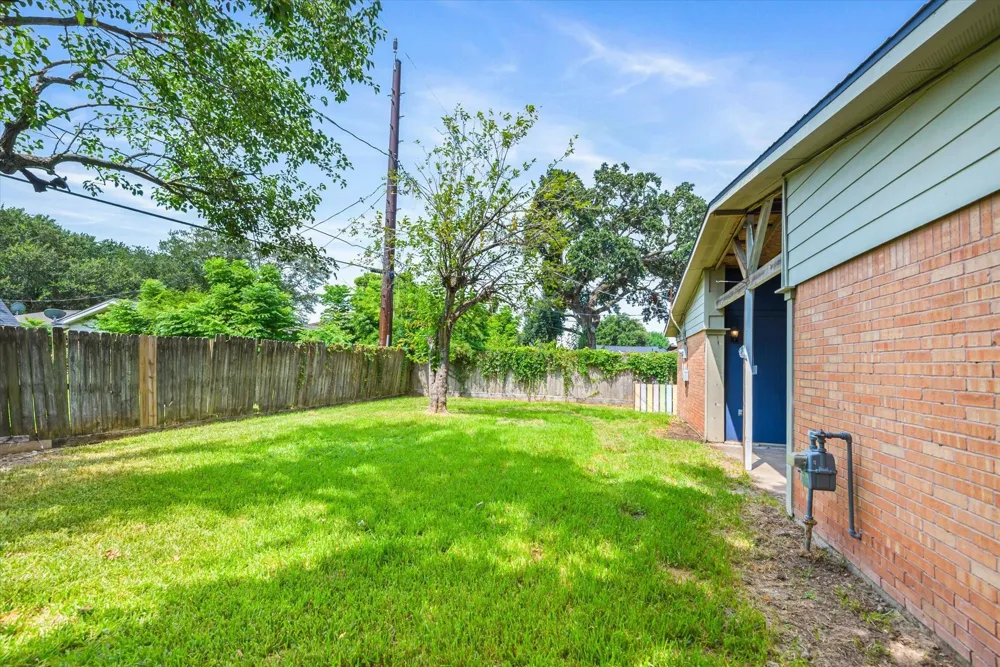1865 Dolphin Drive Seabrook, TX 77586