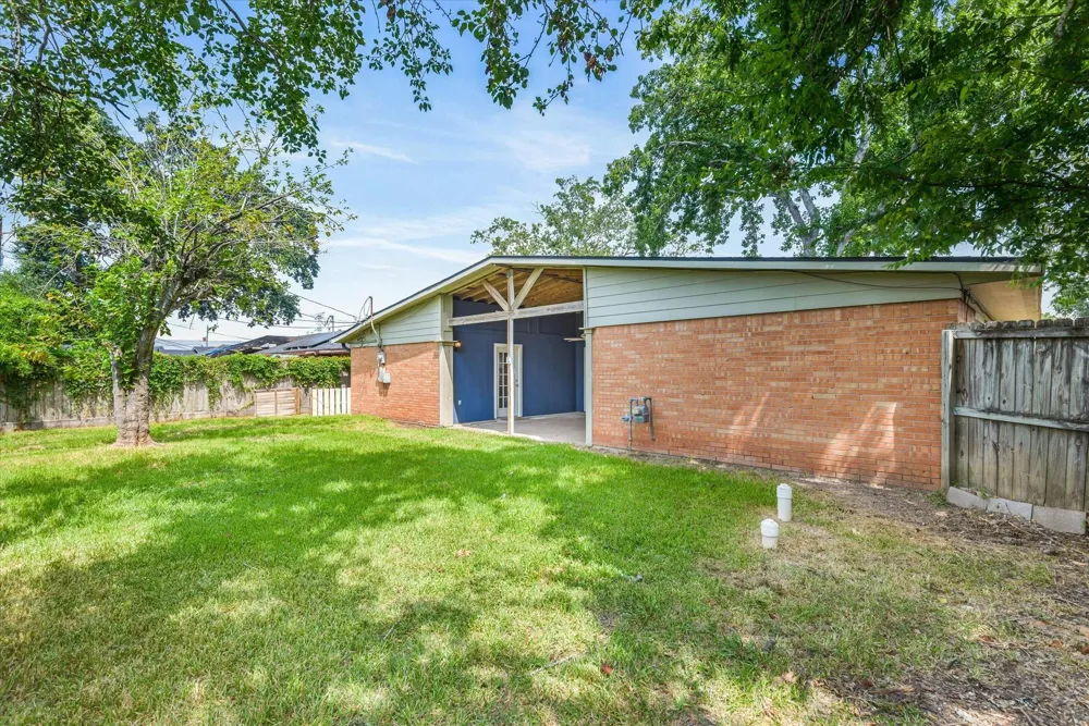 1865 Dolphin Drive Seabrook, TX 77586