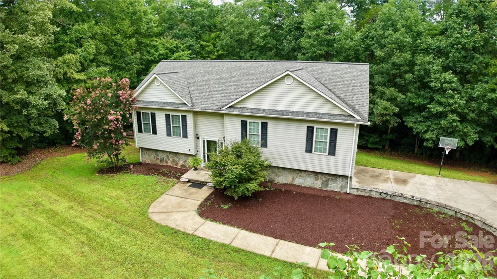 2031 Cam Drive Morganton, NC 28655