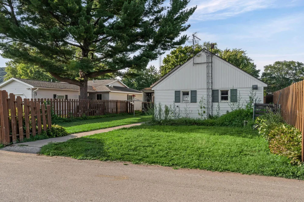 423 S 1st Street La Crescent, MN 55947