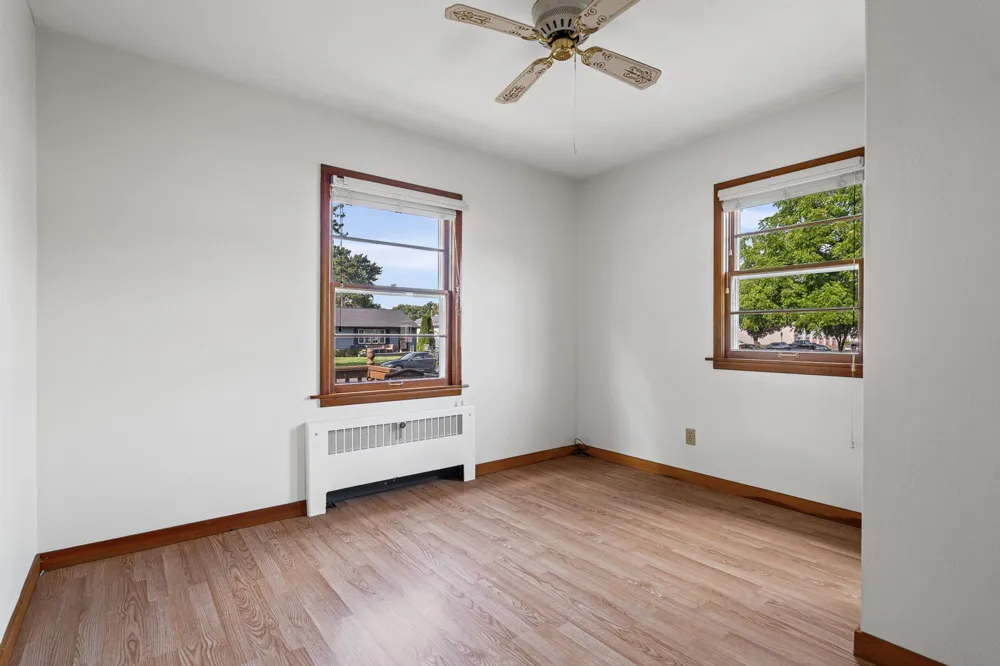 423 S 1st Street La Crescent, MN 55947