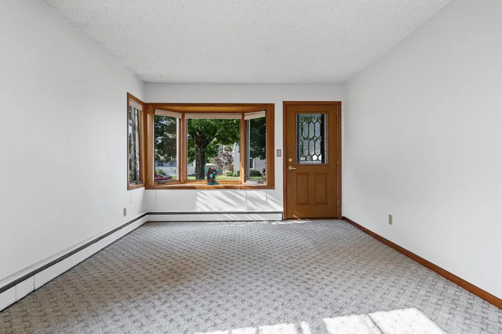 423 S 1st Street La Crescent, MN 55947