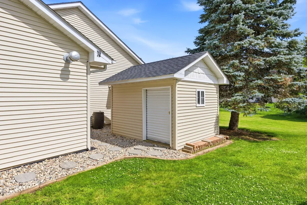 955 Park Drive Belle Plaine, MN 56011