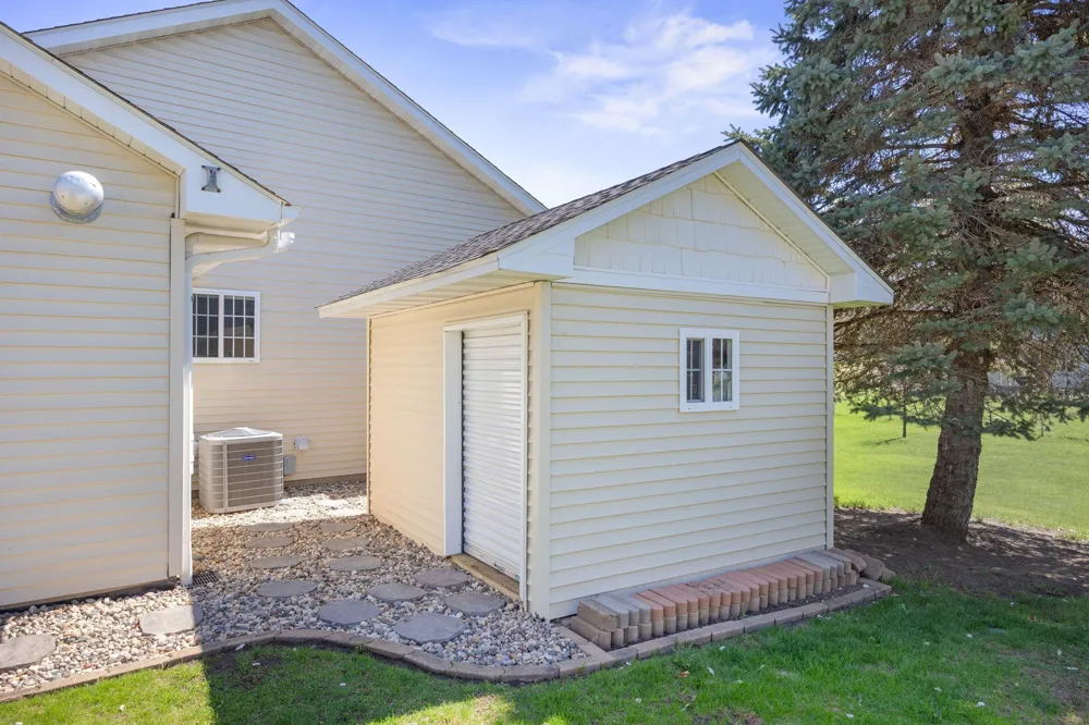 955 Park Drive Belle Plaine, MN 56011