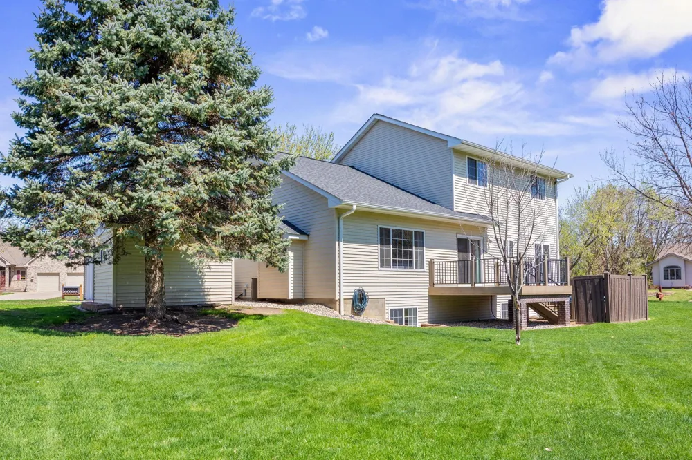 955 Park Drive Belle Plaine, MN 56011