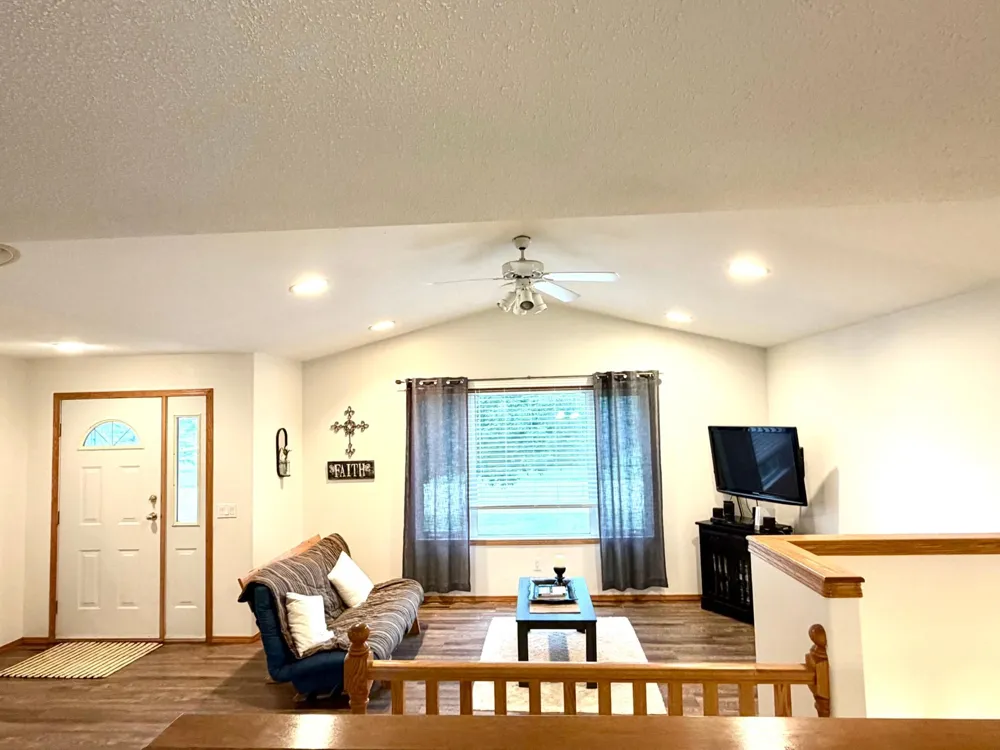 407 Oak Crest Boulevard Roseau, MN 56751