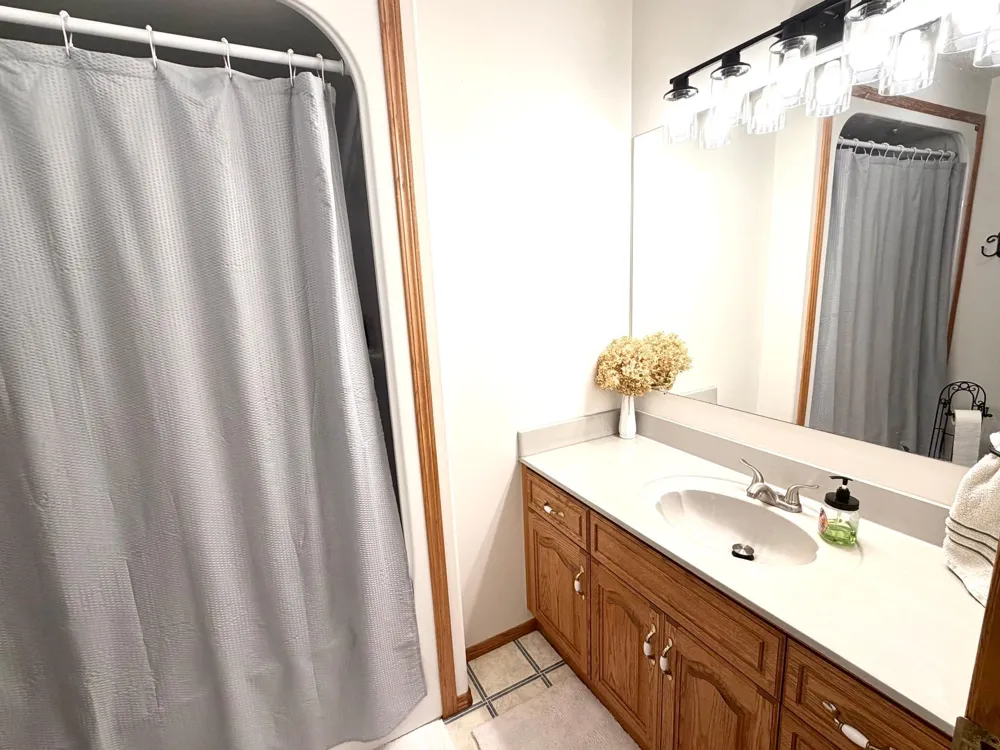 407 Oak Crest Boulevard Roseau, MN 56751