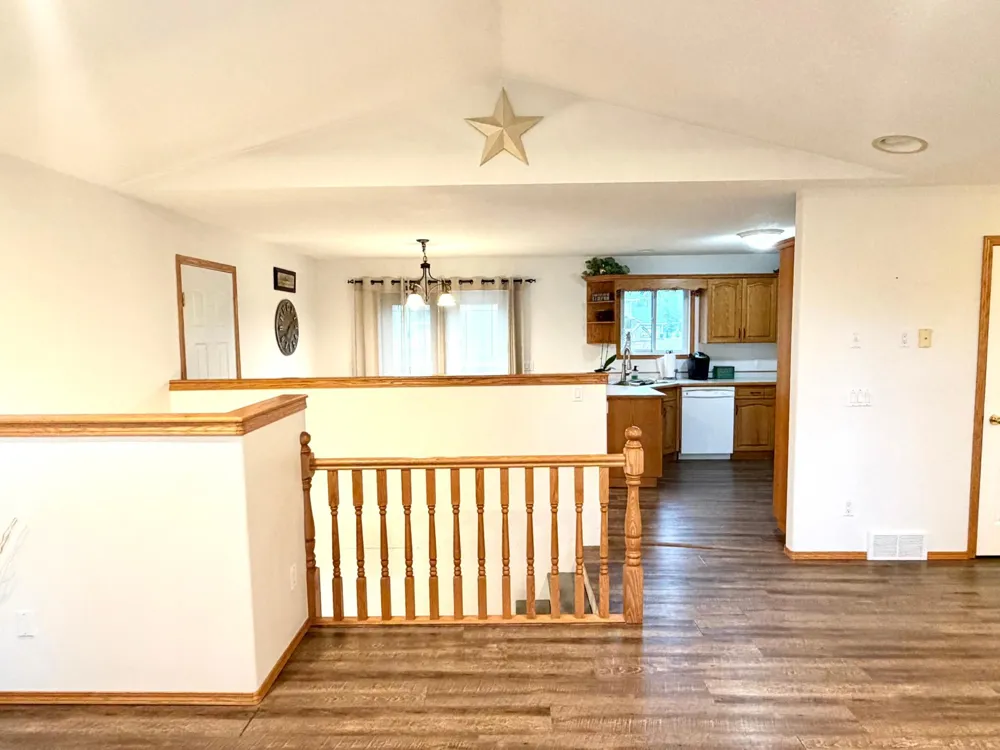 407 Oak Crest Boulevard Roseau, MN 56751