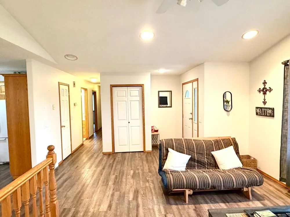 407 Oak Crest Boulevard Roseau, MN 56751