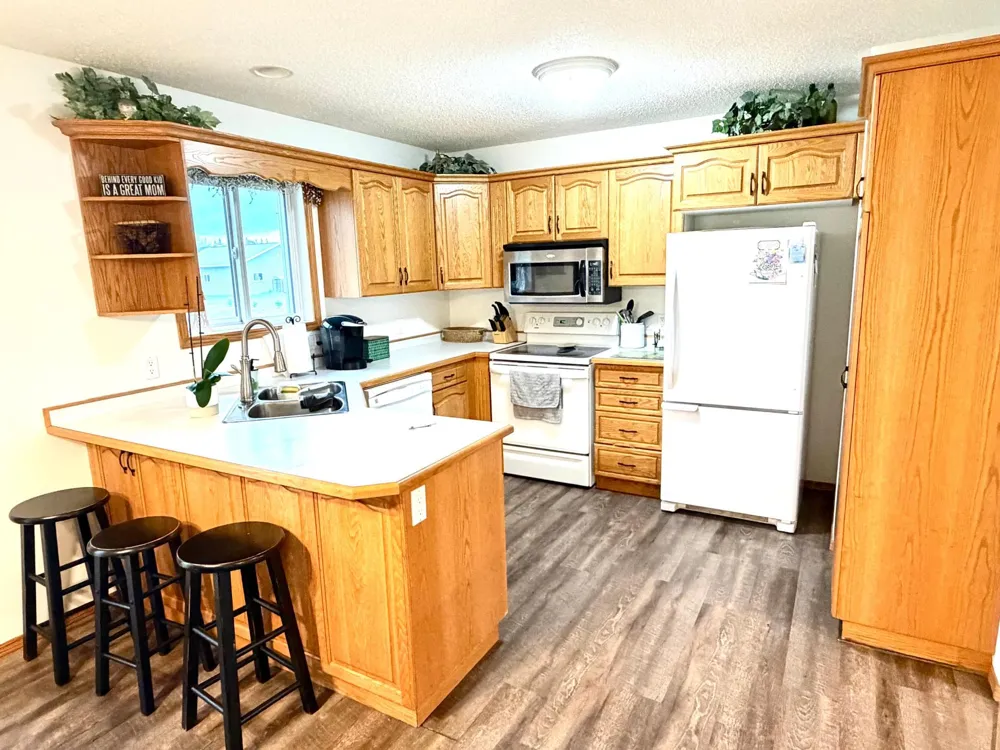 407 Oak Crest Boulevard Roseau, MN 56751