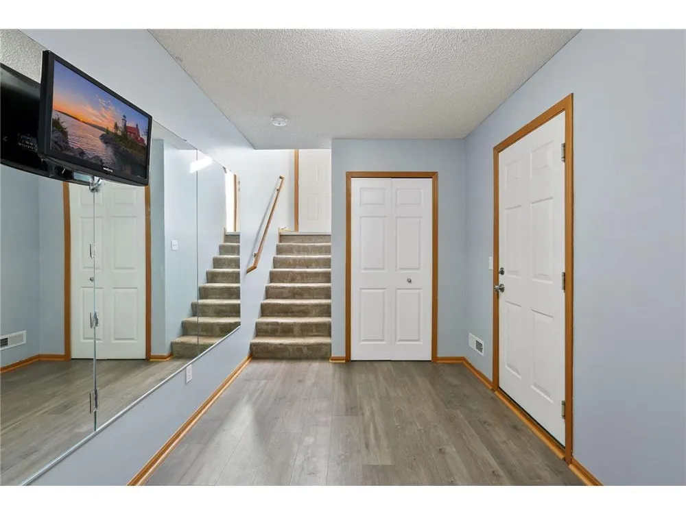 652 Willoughby Way W Minnetonka, MN 55305