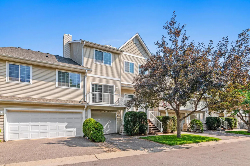 652 Willoughby Way W Minnetonka, MN 55305