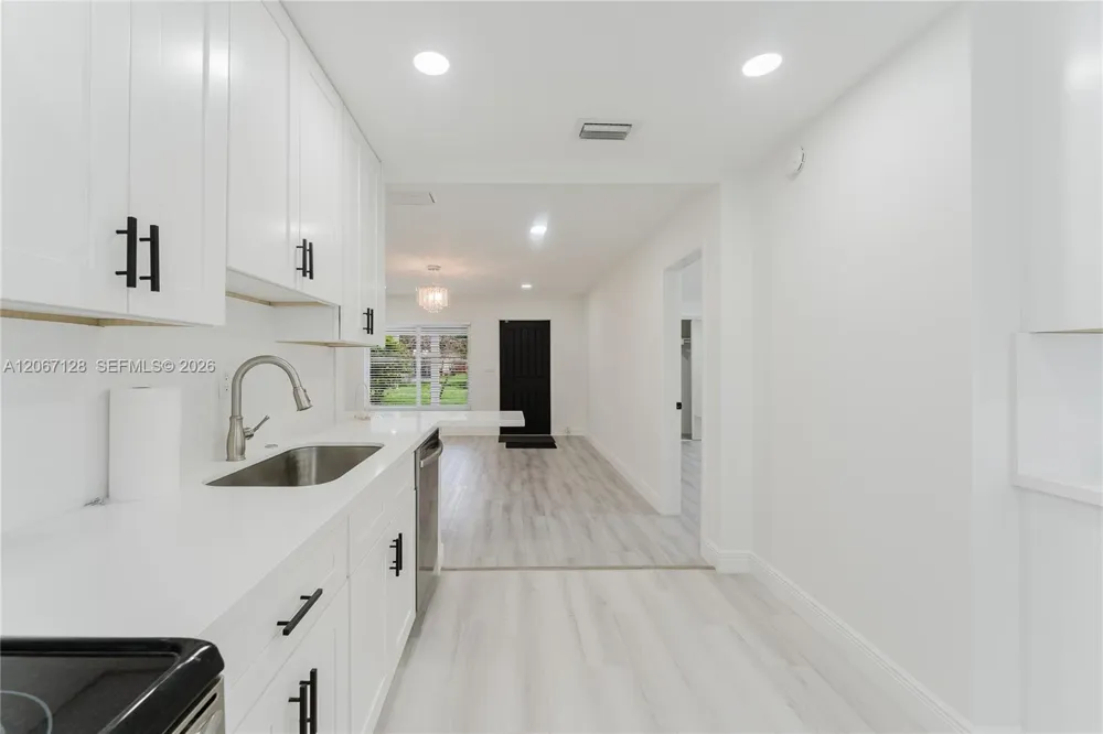 481 NE 51st St Oakland Park, FL 33334