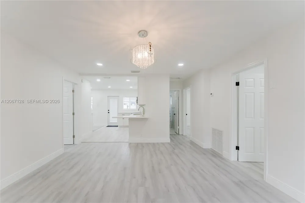 481 NE 51st St Oakland Park, FL 33334