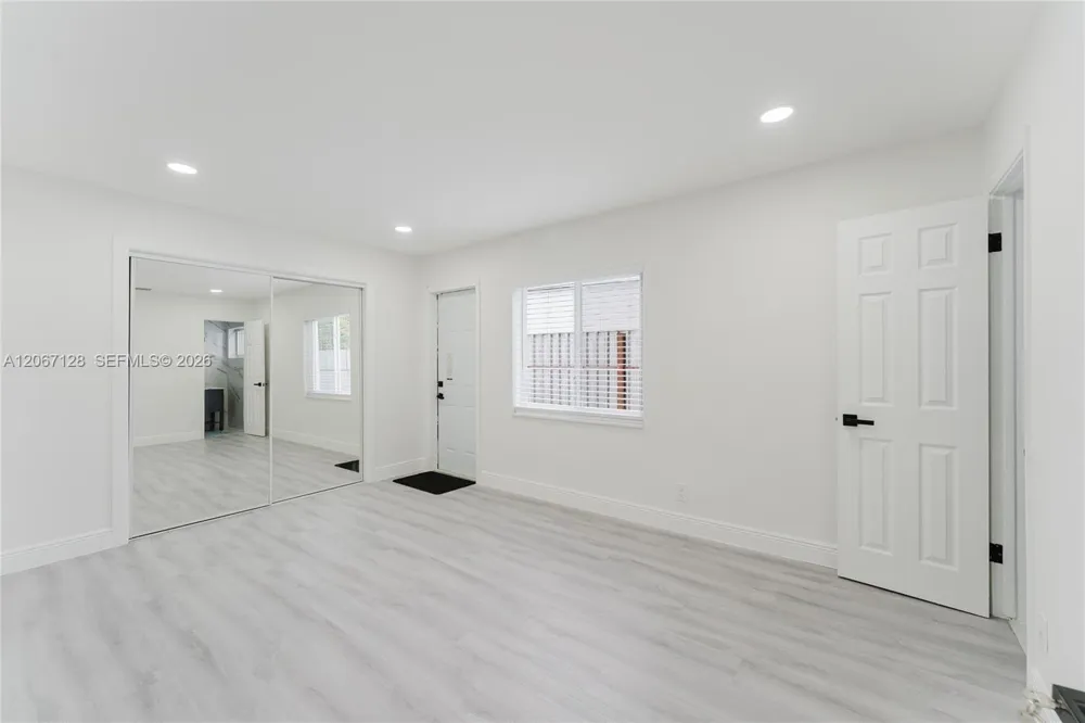 481 NE 51st St Oakland Park, FL 33334