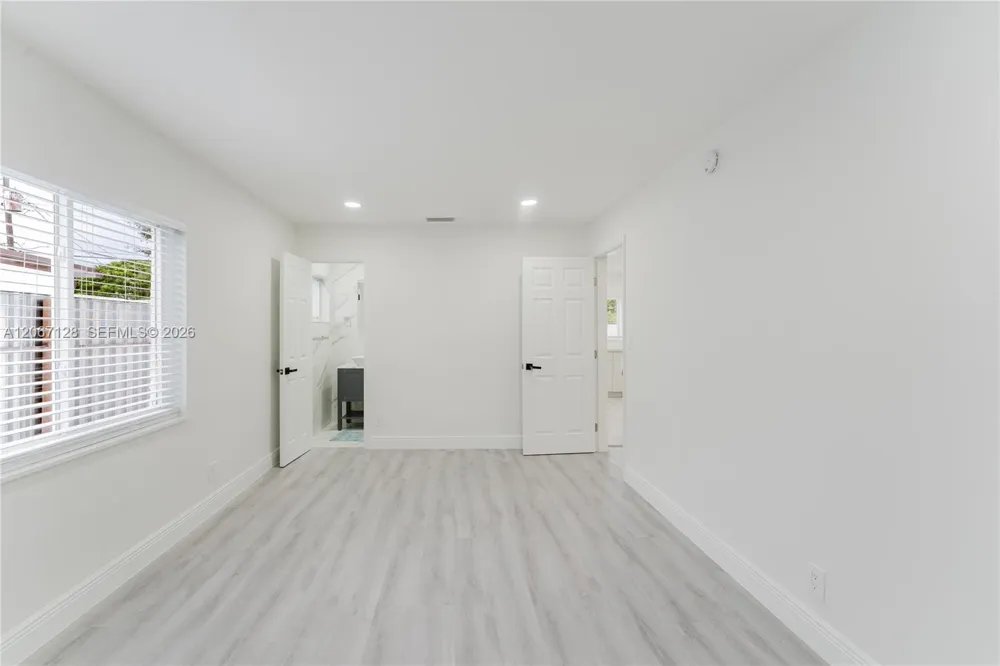 481 NE 51st St Oakland Park, FL 33334