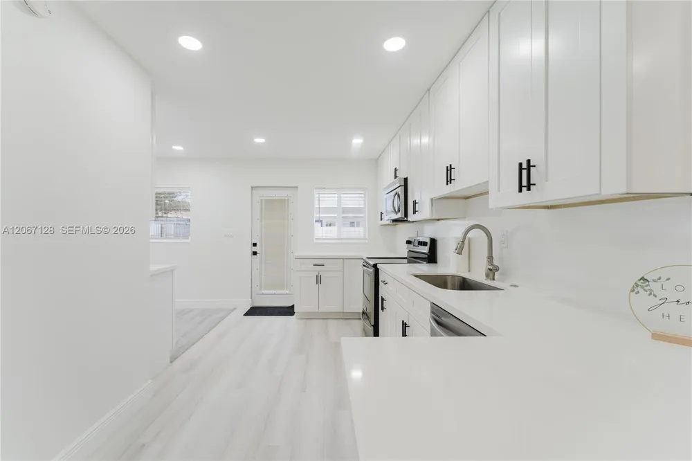 481 NE 51st St Oakland Park, FL 33334