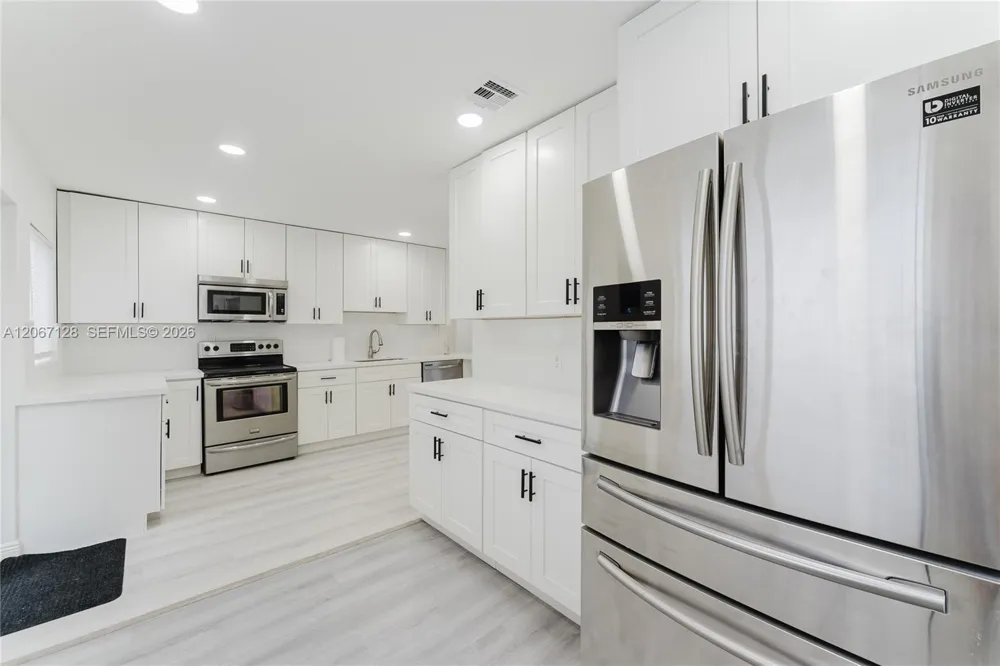 481 NE 51st St Oakland Park, FL 33334