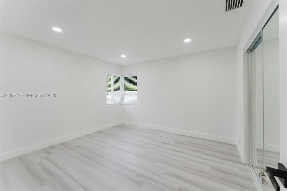 481 NE 51st St Oakland Park, FL 33334