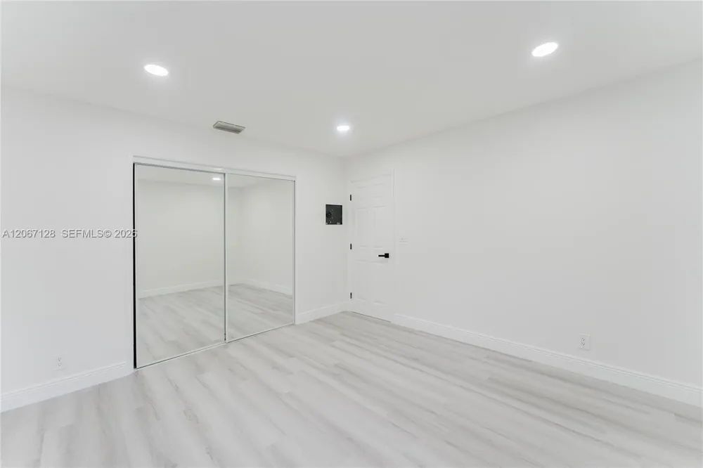 481 NE 51st St Oakland Park, FL 33334