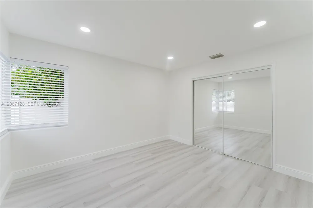 481 NE 51st St Oakland Park, FL 33334