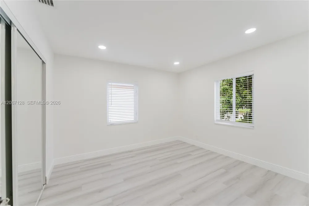 481 NE 51st St Oakland Park, FL 33334
