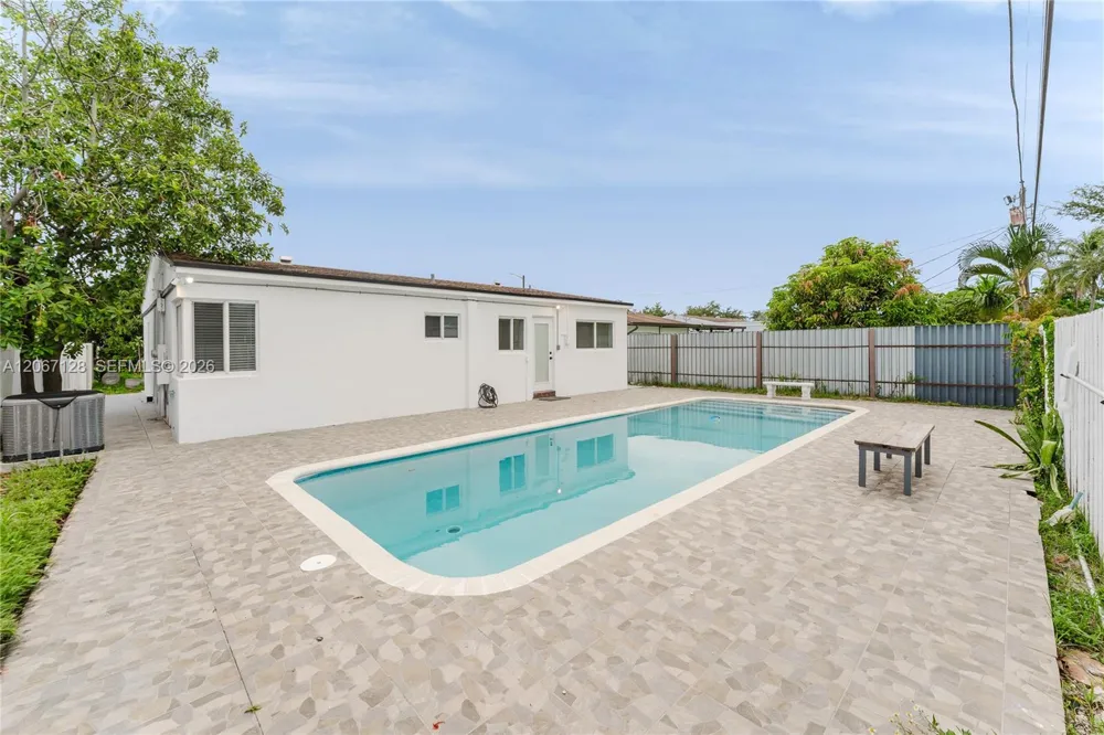 481 NE 51st St Oakland Park, FL 33334