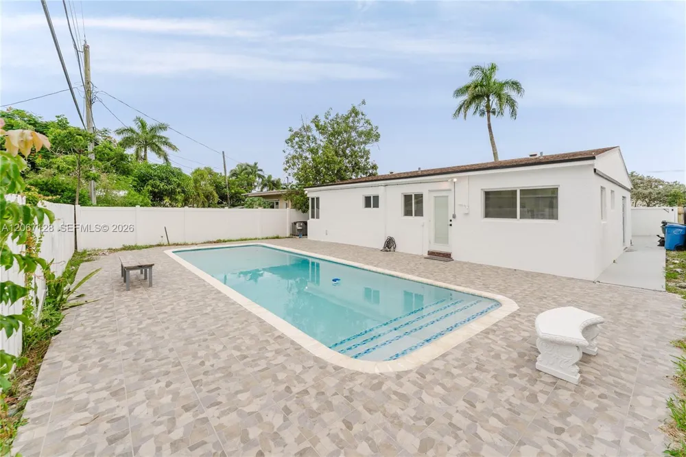 481 NE 51st St Oakland Park, FL 33334