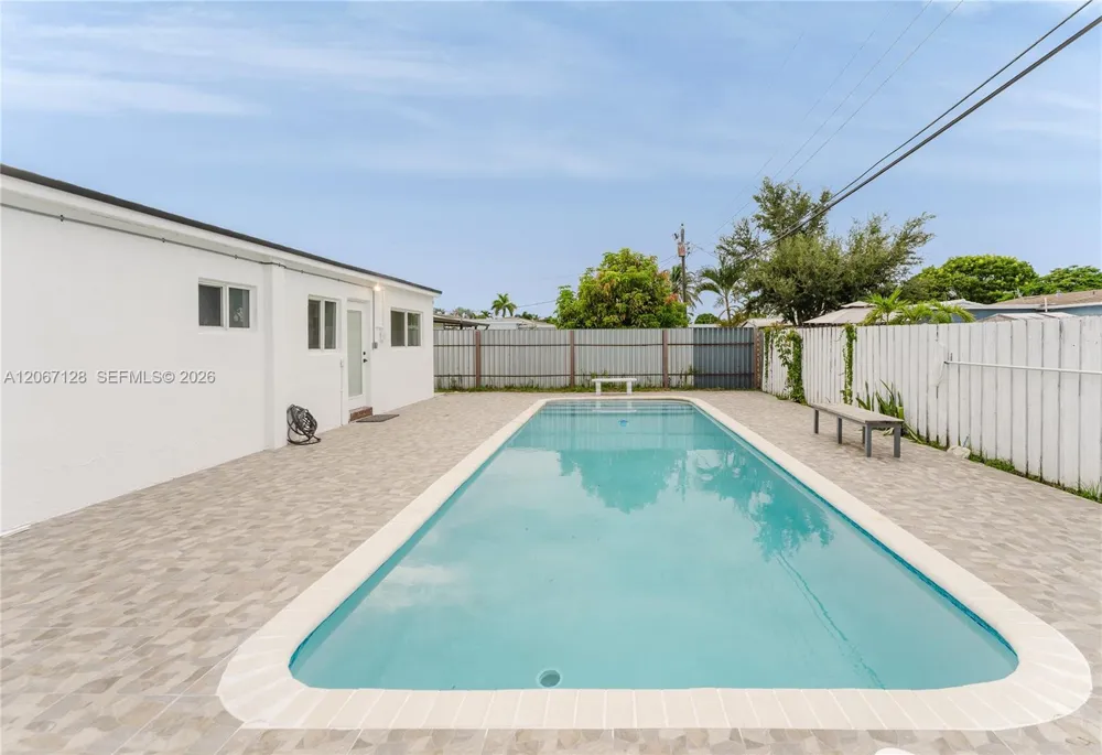 481 NE 51st St Oakland Park, FL 33334