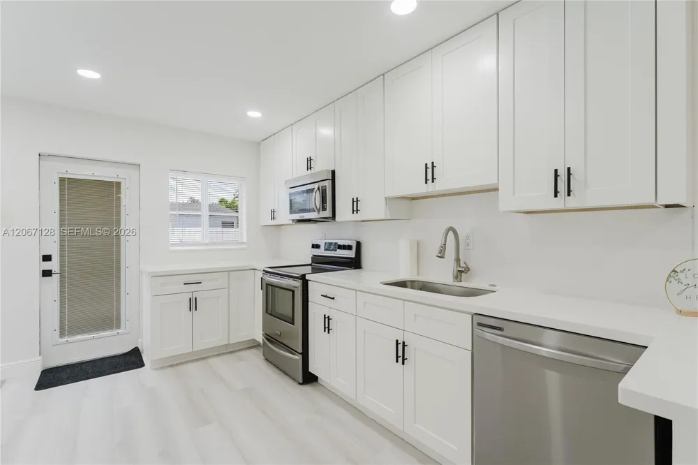 481 NE 51st St Oakland Park, FL 33334