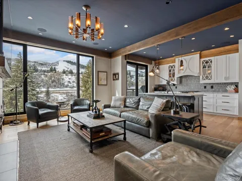 1 Waterfront Way #204