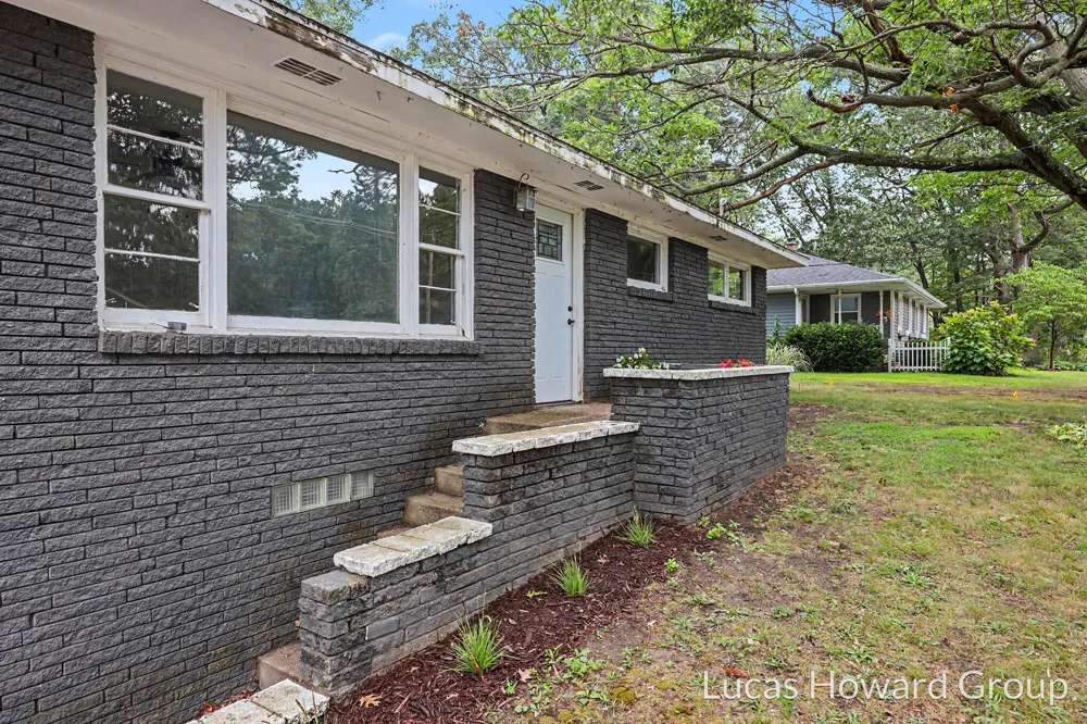 16597 152nd Avenue Spring Lake, MI 49456