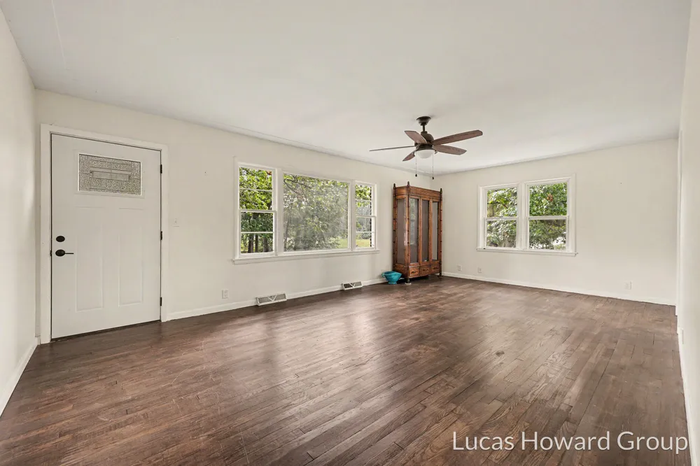 16597 152nd Avenue Spring Lake, MI 49456