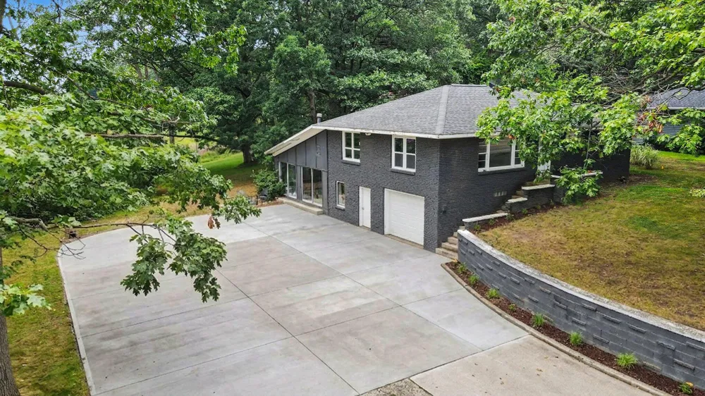 16597 152nd Avenue Spring Lake, MI 49456