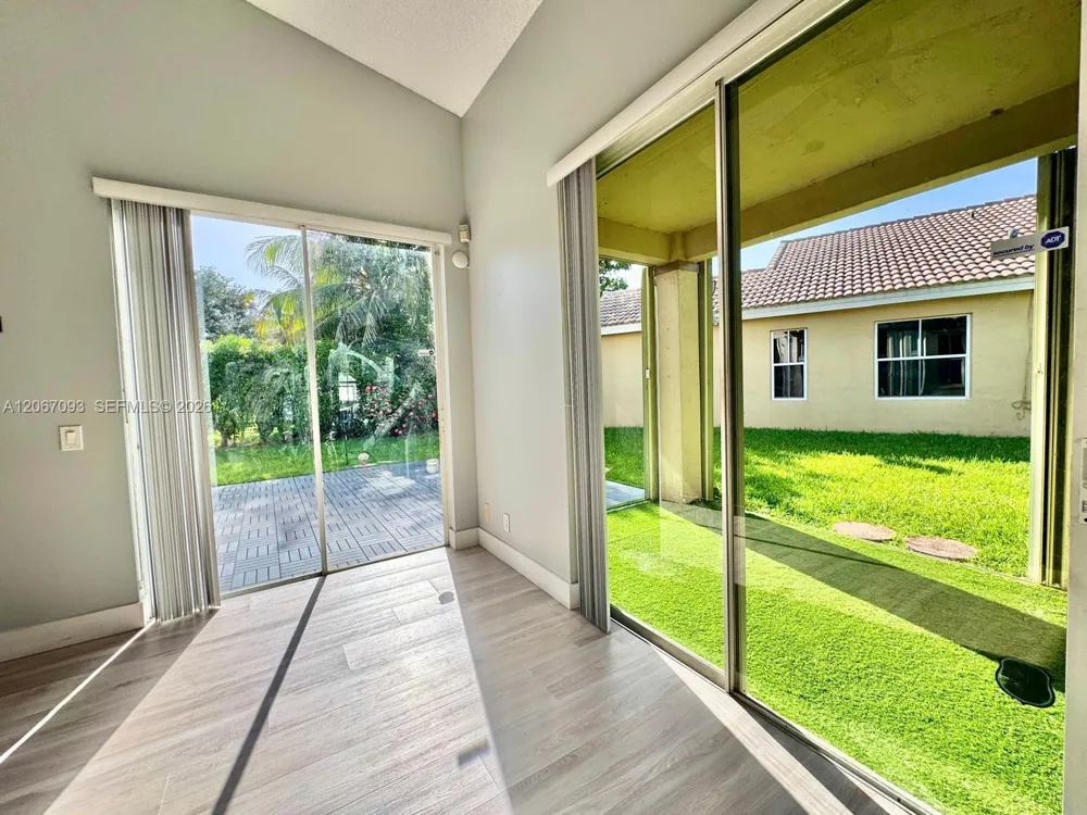 825 Falling Water Rd Weston, FL 33326