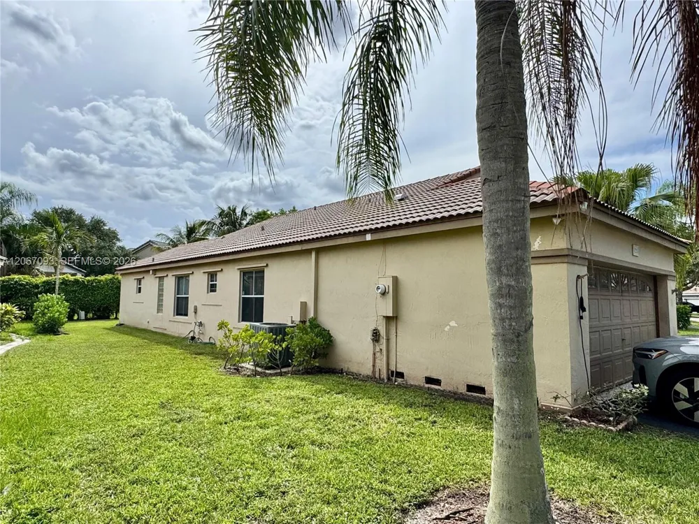 825 Falling Water Rd Weston, FL 33326