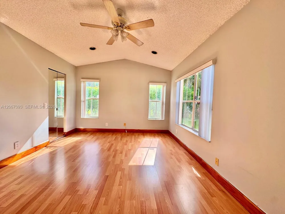825 Falling Water Rd Weston, FL 33326