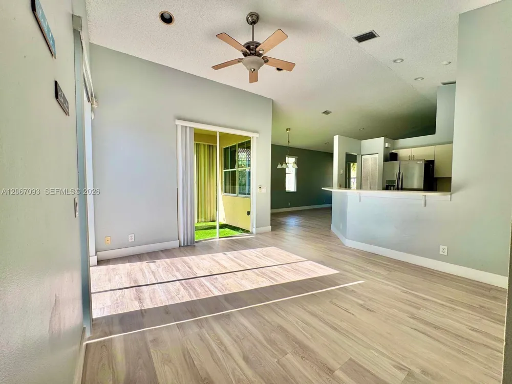 825 Falling Water Rd Weston, FL 33326