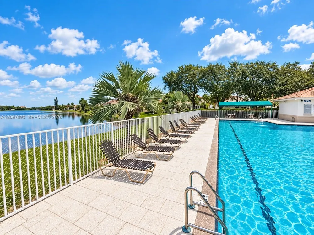 825 Falling Water Rd Weston, FL 33326