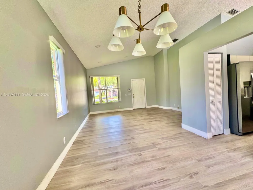 825 Falling Water Rd Weston, FL 33326