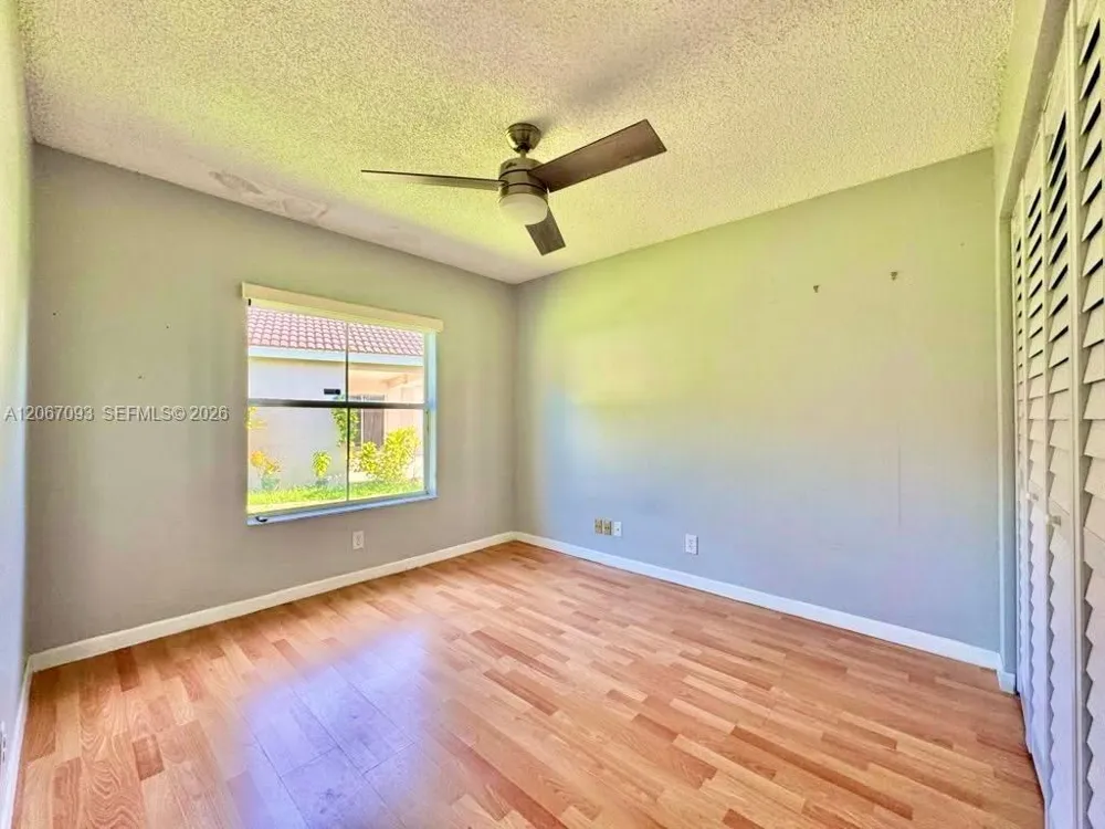 825 Falling Water Rd Weston, FL 33326
