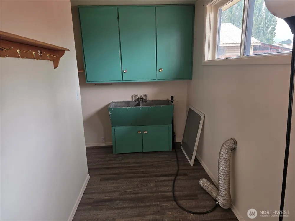 815 16th Avenue Oroville, WA 98844