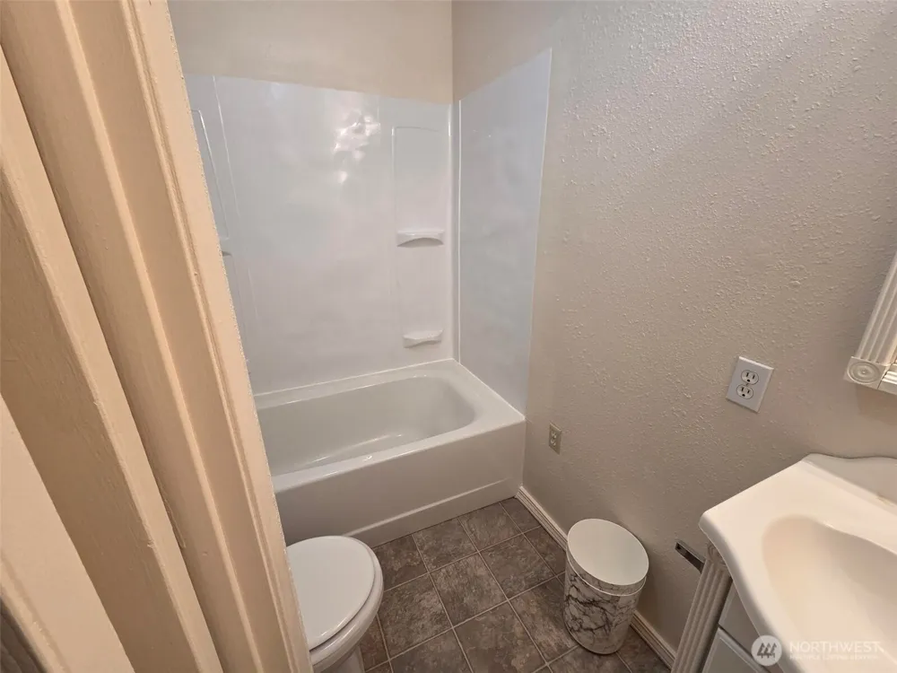 815 16th Avenue Oroville, WA 98844