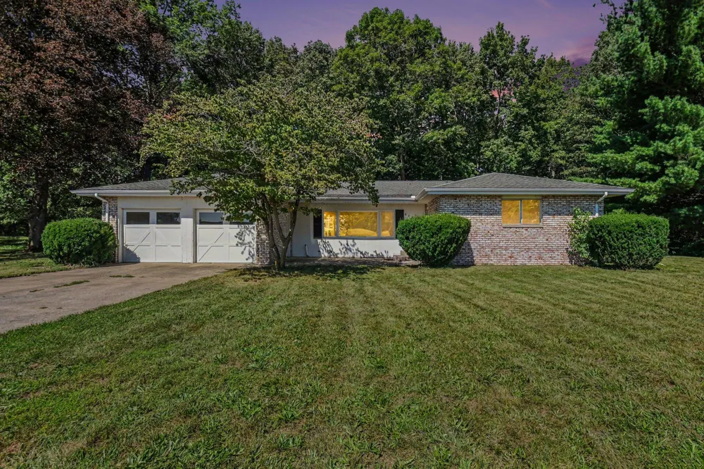 8486 S Hillcrest Drive Berrien Springs, MI 49103