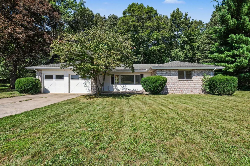 8486 S Hillcrest Drive Berrien Springs, MI 49103