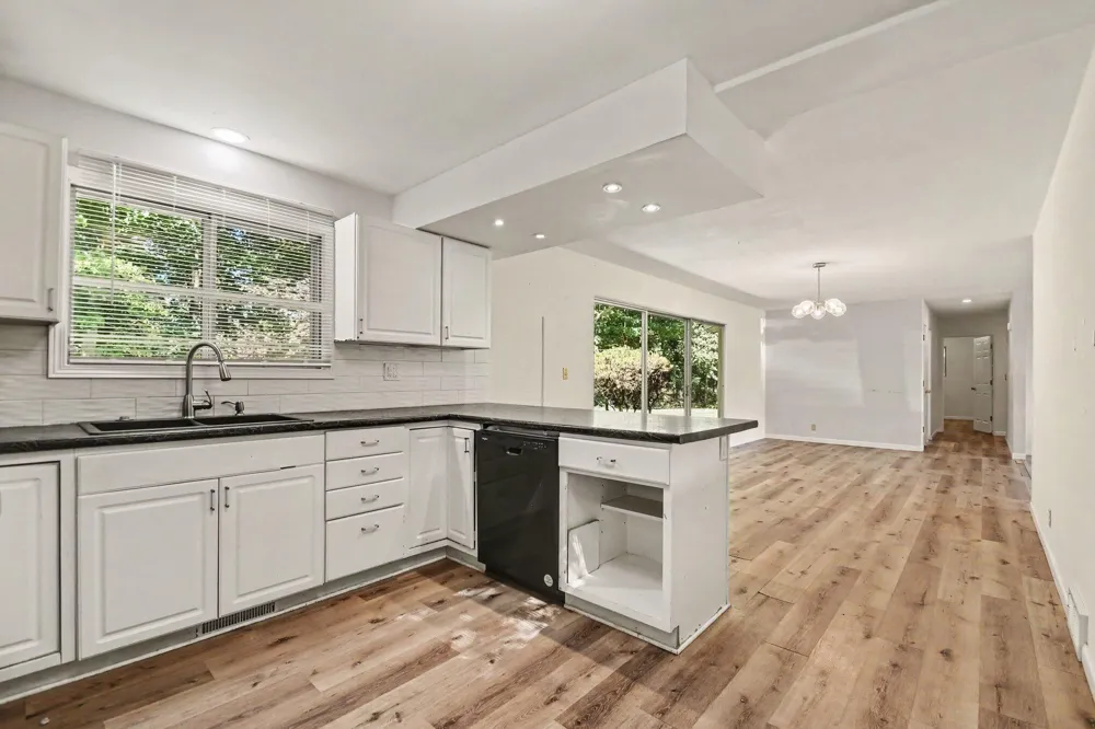 8486 S Hillcrest Drive Berrien Springs, MI 49103